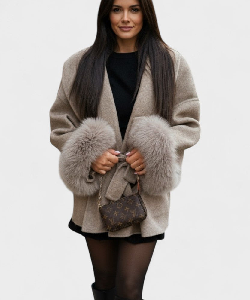 Dagmar™ | Elegant frakke med økopels