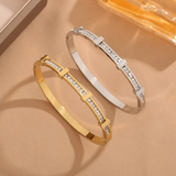 Enkel geometrisk åben armring med to lag zirkon