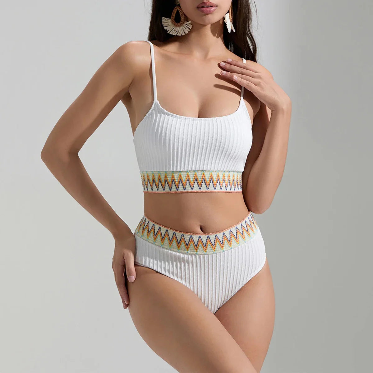 Ingrid – Bikini-sæt med bølgemønster, der slanker maven